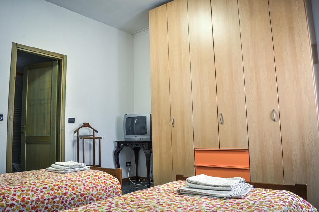 Bed And Breakfast Arcobaleno Болоня Екстериор снимка